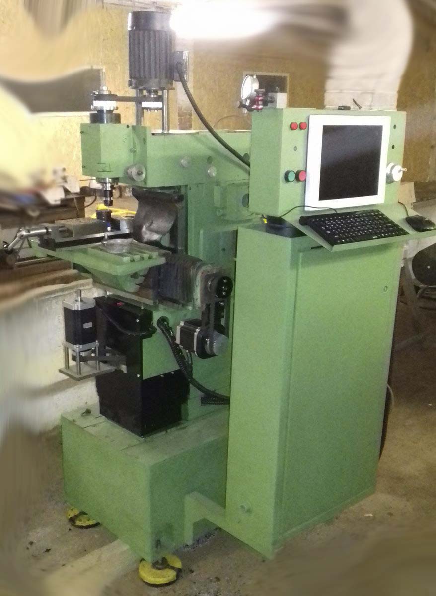 Загальний вигляд  широкоуніверсального фрезерного верстата 6712